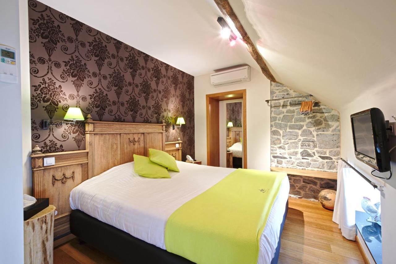 Hotel Le Saint Hadelin Celles  Exteriör bild